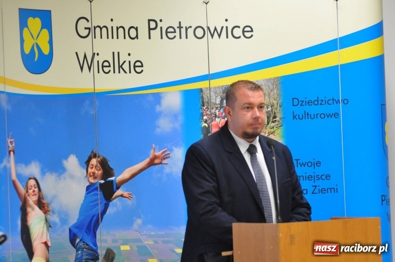 Zdjęcie w galerii na portalu naszraciborz.pl: Stoiska rozstawione, grille rozpalone, scena pełna gwiazd. Ruszyła 19. Eko-Wystawa w Pietrowicach Wielkich wiadomości z regionu