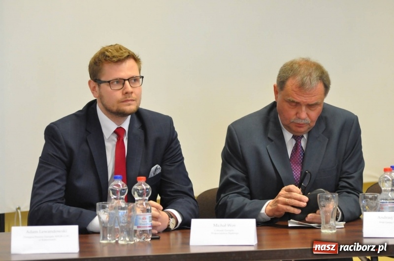 Zdjęcie w galerii na portalu naszraciborz.pl: Stoiska rozstawione, grille rozpalone, scena pełna gwiazd. Ruszyła 19. Eko-Wystawa w Pietrowicach Wielkich wiadomości z regionu