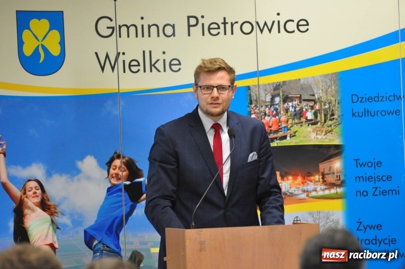 Zdjęcie w galerii na portalu naszraciborz.pl: Stoiska rozstawione, grille rozpalone, scena pełna gwiazd. Ruszyła 19. Eko-Wystawa w Pietrowicach Wielkich wiadomości z regionu