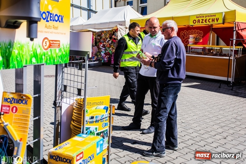 Zdjęcie w galerii na portalu naszraciborz.pl: Stoiska rozstawione, grille rozpalone, scena pełna gwiazd. Ruszyła 19. Eko-Wystawa w Pietrowicach Wielkich wiadomości z regionu
