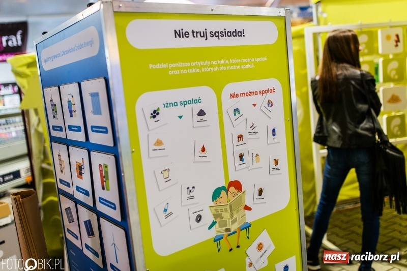 Zdjęcie w galerii na portalu naszraciborz.pl: Stoiska rozstawione, grille rozpalone, scena pełna gwiazd. Ruszyła 19. Eko-Wystawa w Pietrowicach Wielkich wiadomości z regionu