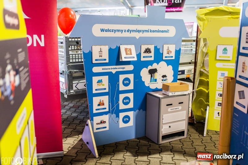 Zdjęcie w galerii na portalu naszraciborz.pl: Stoiska rozstawione, grille rozpalone, scena pełna gwiazd. Ruszyła 19. Eko-Wystawa w Pietrowicach Wielkich wiadomości z regionu