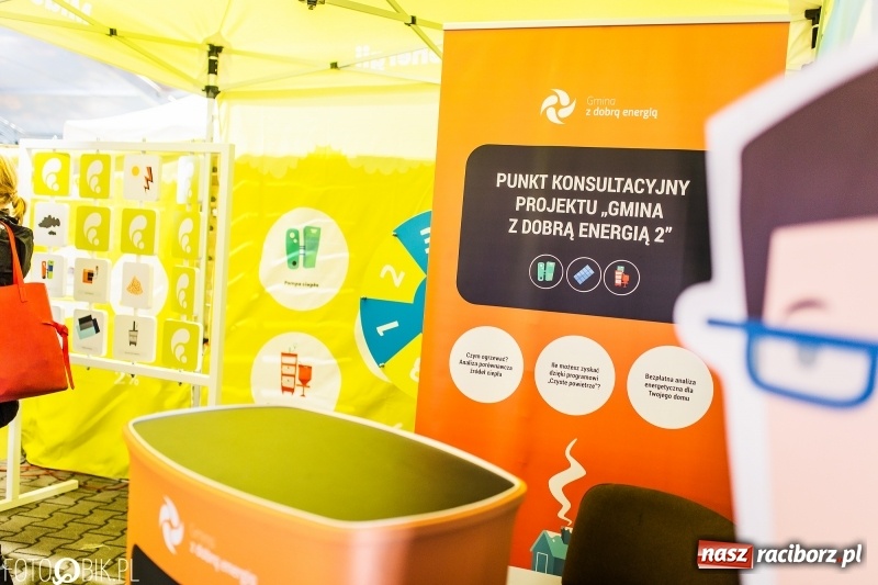 Zdjęcie w galerii na portalu naszraciborz.pl: Stoiska rozstawione, grille rozpalone, scena pełna gwiazd. Ruszyła 19. Eko-Wystawa w Pietrowicach Wielkich wiadomości z regionu