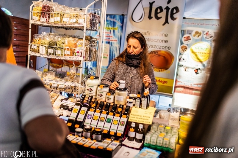 Zdjęcie w galerii na portalu naszraciborz.pl: Stoiska rozstawione, grille rozpalone, scena pełna gwiazd. Ruszyła 19. Eko-Wystawa w Pietrowicach Wielkich wiadomości z regionu