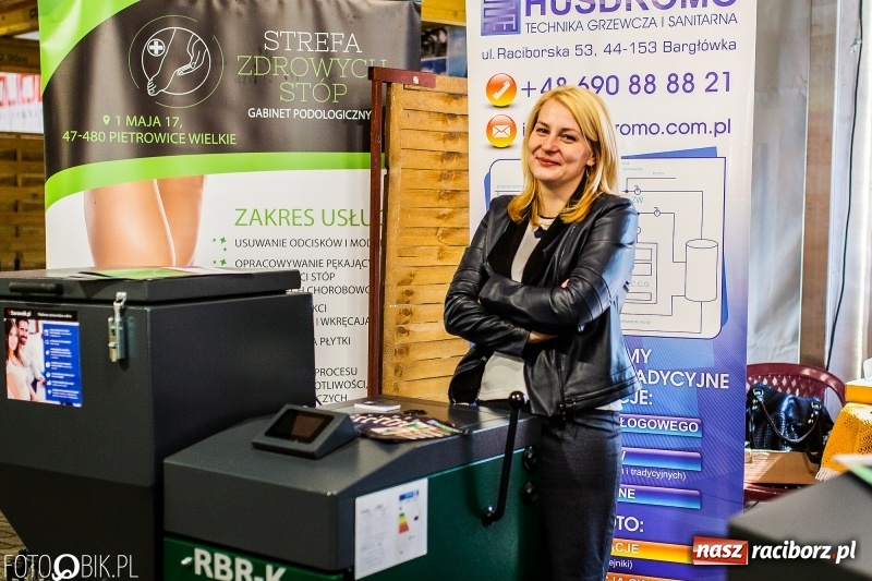 Zdjęcie w galerii na portalu naszraciborz.pl: Stoiska rozstawione, grille rozpalone, scena pełna gwiazd. Ruszyła 19. Eko-Wystawa w Pietrowicach Wielkich wiadomości z regionu