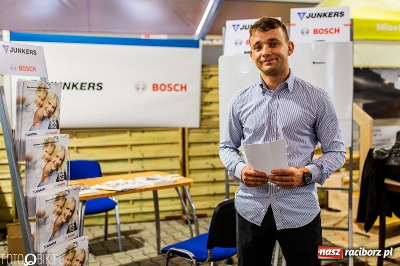 Zdjęcie w galerii na portalu naszraciborz.pl: Stoiska rozstawione, grille rozpalone, scena pełna gwiazd. Ruszyła 19. Eko-Wystawa w Pietrowicach Wielkich wiadomości z regionu