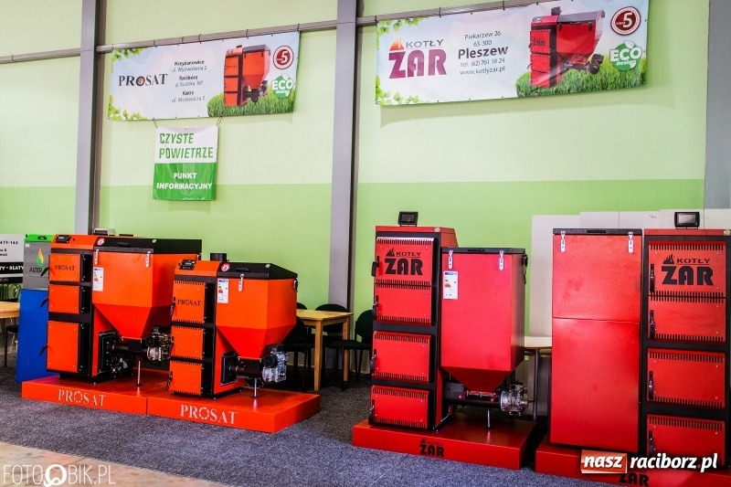 Zdjęcie w galerii na portalu naszraciborz.pl: Stoiska rozstawione, grille rozpalone, scena pełna gwiazd. Ruszyła 19. Eko-Wystawa w Pietrowicach Wielkich wiadomości z regionu