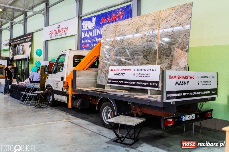 Zdjęcie w galerii na portalu naszraciborz.pl: Stoiska rozstawione, grille rozpalone, scena pełna gwiazd. Ruszyła 19. Eko-Wystawa w Pietrowicach Wielkich wiadomości z regionu