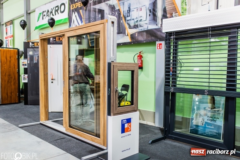 Zdjęcie w galerii na portalu naszraciborz.pl: Stoiska rozstawione, grille rozpalone, scena pełna gwiazd. Ruszyła 19. Eko-Wystawa w Pietrowicach Wielkich wiadomości z regionu