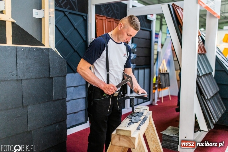 Zdjęcie w galerii na portalu naszraciborz.pl: Stoiska rozstawione, grille rozpalone, scena pełna gwiazd. Ruszyła 19. Eko-Wystawa w Pietrowicach Wielkich wiadomości z regionu