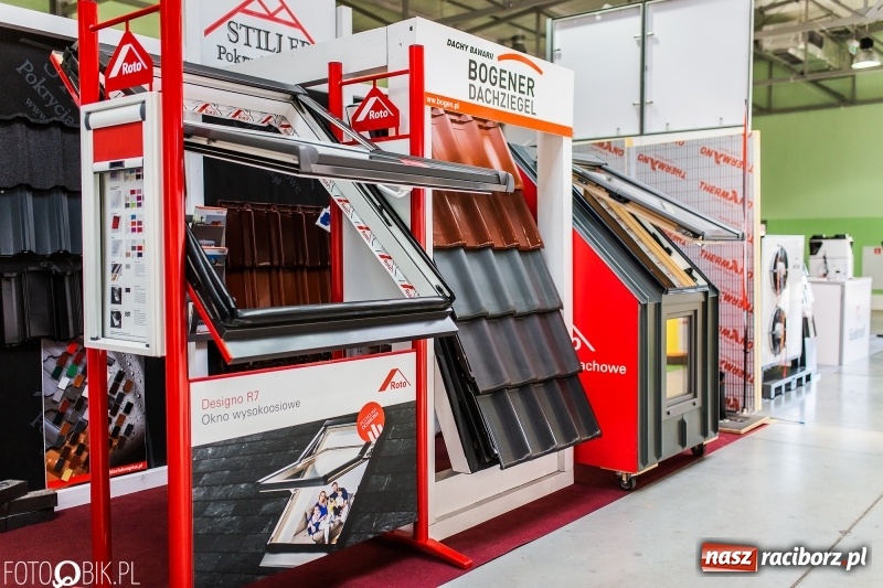 Zdjęcie w galerii na portalu naszraciborz.pl: Stoiska rozstawione, grille rozpalone, scena pełna gwiazd. Ruszyła 19. Eko-Wystawa w Pietrowicach Wielkich wiadomości z regionu