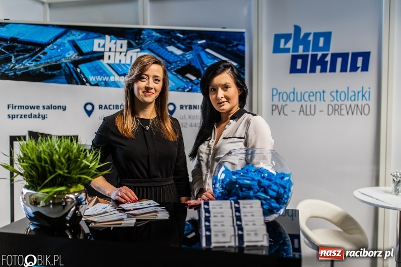 Zdjęcie w galerii na portalu naszraciborz.pl: Stoiska rozstawione, grille rozpalone, scena pełna gwiazd. Ruszyła 19. Eko-Wystawa w Pietrowicach Wielkich wiadomości z regionu