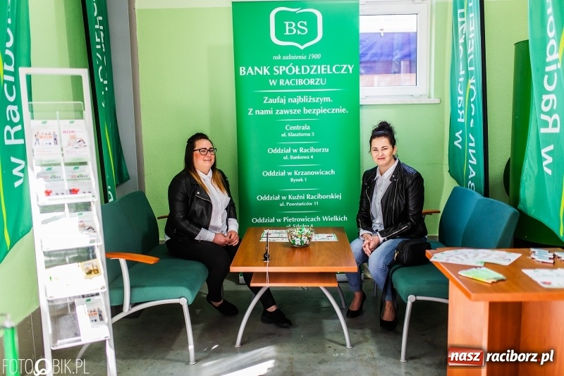 Zdjęcie w galerii na portalu naszraciborz.pl: Stoiska rozstawione, grille rozpalone, scena pełna gwiazd. Ruszyła 19. Eko-Wystawa w Pietrowicach Wielkich wiadomości z regionu