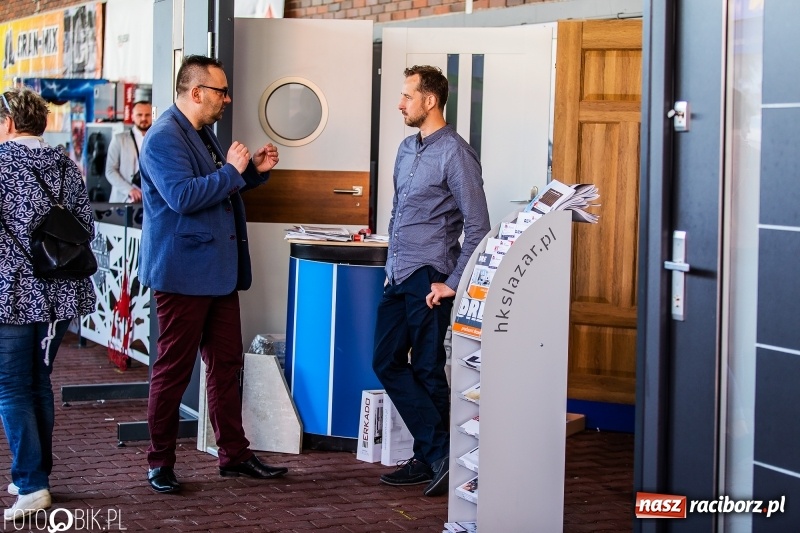 Zdjęcie w galerii na portalu naszraciborz.pl: Stoiska rozstawione, grille rozpalone, scena pełna gwiazd. Ruszyła 19. Eko-Wystawa w Pietrowicach Wielkich wiadomości z regionu