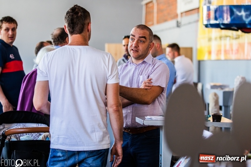 Zdjęcie w galerii na portalu naszraciborz.pl: Stoiska rozstawione, grille rozpalone, scena pełna gwiazd. Ruszyła 19. Eko-Wystawa w Pietrowicach Wielkich wiadomości z regionu