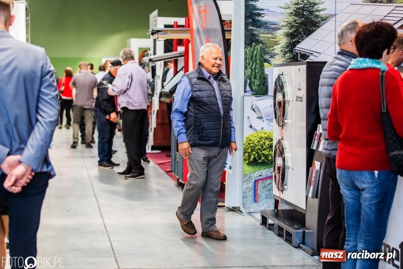 Zdjęcie w galerii na portalu naszraciborz.pl: Stoiska rozstawione, grille rozpalone, scena pełna gwiazd. Ruszyła 19. Eko-Wystawa w Pietrowicach Wielkich wiadomości z regionu