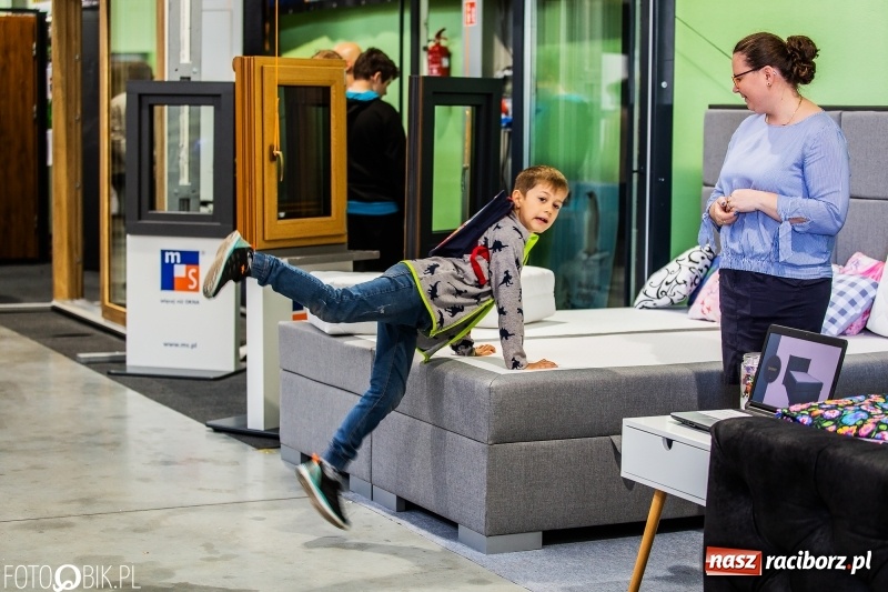 Zdjęcie w galerii na portalu naszraciborz.pl: Stoiska rozstawione, grille rozpalone, scena pełna gwiazd. Ruszyła 19. Eko-Wystawa w Pietrowicach Wielkich wiadomości z regionu