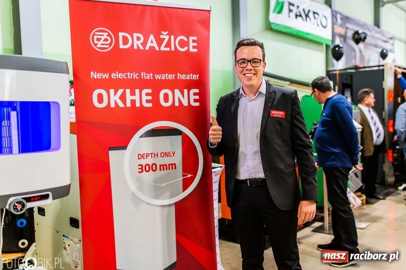 Zdjęcie w galerii na portalu naszraciborz.pl: Stoiska rozstawione, grille rozpalone, scena pełna gwiazd. Ruszyła 19. Eko-Wystawa w Pietrowicach Wielkich wiadomości z regionu