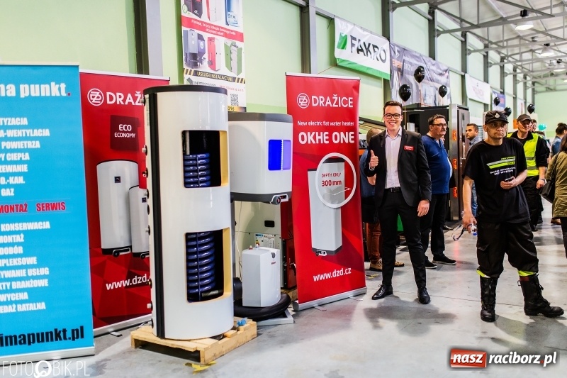 Zdjęcie w galerii na portalu naszraciborz.pl: Stoiska rozstawione, grille rozpalone, scena pełna gwiazd. Ruszyła 19. Eko-Wystawa w Pietrowicach Wielkich wiadomości z regionu