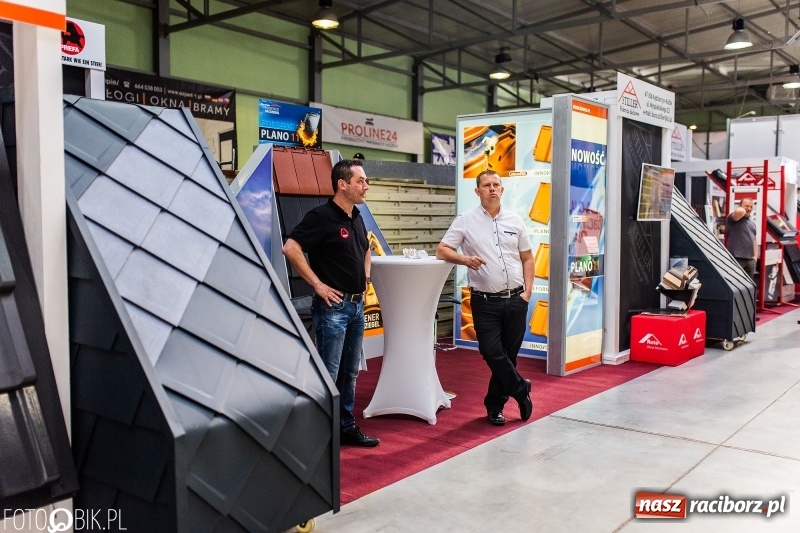 Zdjęcie w galerii na portalu naszraciborz.pl: Stoiska rozstawione, grille rozpalone, scena pełna gwiazd. Ruszyła 19. Eko-Wystawa w Pietrowicach Wielkich wiadomości z regionu