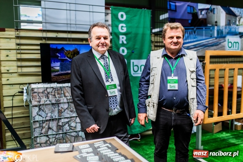 Zdjęcie w galerii na portalu naszraciborz.pl: Stoiska rozstawione, grille rozpalone, scena pełna gwiazd. Ruszyła 19. Eko-Wystawa w Pietrowicach Wielkich wiadomości z regionu