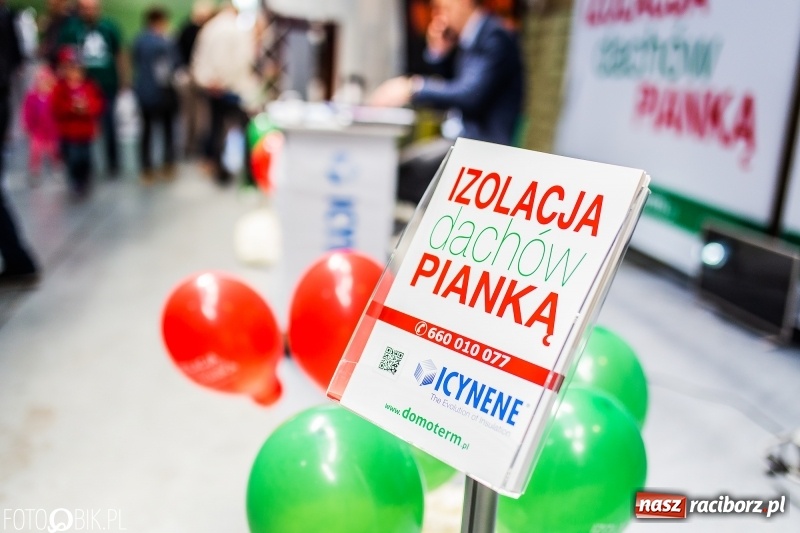 Zdjęcie w galerii na portalu naszraciborz.pl: Stoiska rozstawione, grille rozpalone, scena pełna gwiazd. Ruszyła 19. Eko-Wystawa w Pietrowicach Wielkich wiadomości z regionu