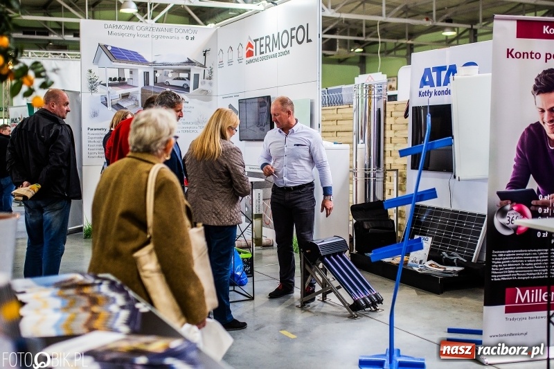 Zdjęcie w galerii na portalu naszraciborz.pl: Stoiska rozstawione, grille rozpalone, scena pełna gwiazd. Ruszyła 19. Eko-Wystawa w Pietrowicach Wielkich wiadomości z regionu