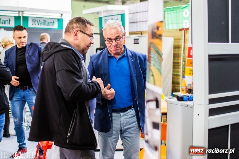 Zdjęcie w galerii na portalu naszraciborz.pl: Stoiska rozstawione, grille rozpalone, scena pełna gwiazd. Ruszyła 19. Eko-Wystawa w Pietrowicach Wielkich wiadomości z regionu