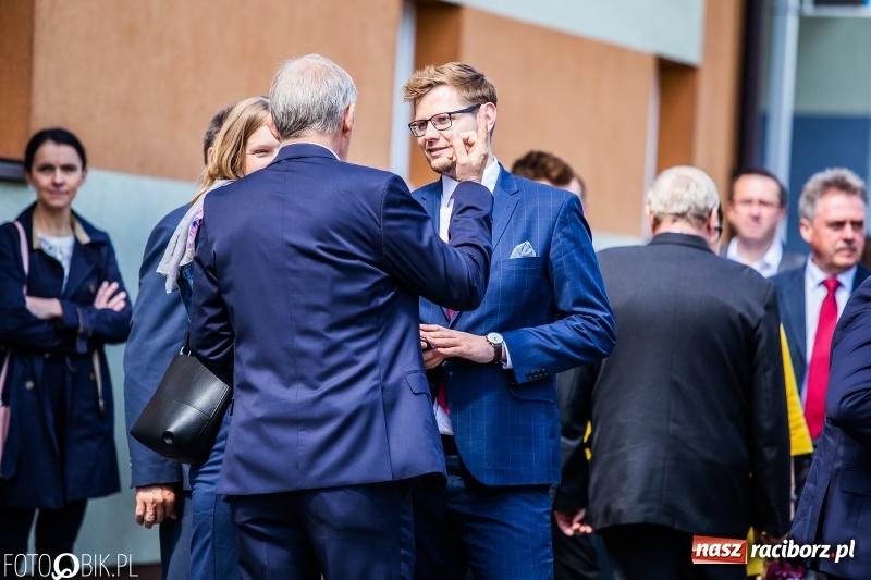 Zdjęcie w galerii na portalu naszraciborz.pl: Stoiska rozstawione, grille rozpalone, scena pełna gwiazd. Ruszyła 19. Eko-Wystawa w Pietrowicach Wielkich wiadomości z regionu