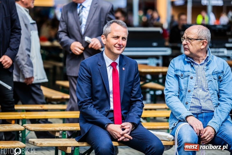 Zdjęcie w galerii na portalu naszraciborz.pl: Stoiska rozstawione, grille rozpalone, scena pełna gwiazd. Ruszyła 19. Eko-Wystawa w Pietrowicach Wielkich wiadomości z regionu