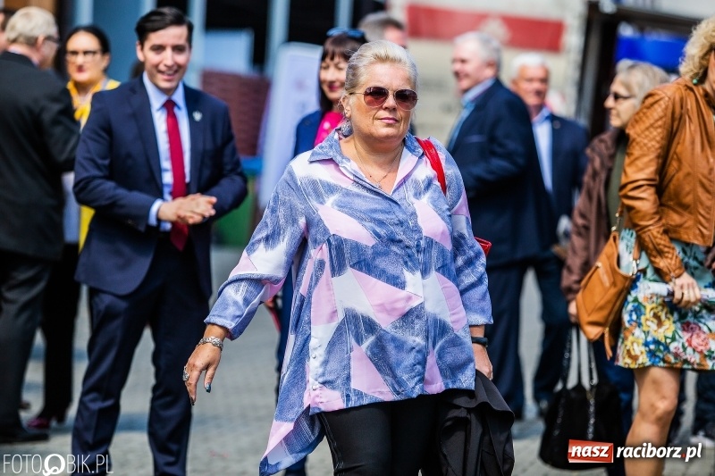 Zdjęcie w galerii na portalu naszraciborz.pl: Stoiska rozstawione, grille rozpalone, scena pełna gwiazd. Ruszyła 19. Eko-Wystawa w Pietrowicach Wielkich wiadomości z regionu