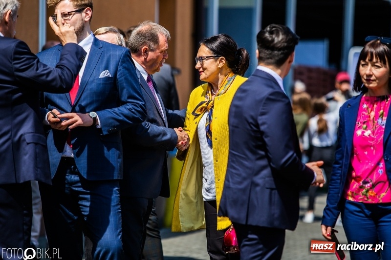 Zdjęcie w galerii na portalu naszraciborz.pl: Stoiska rozstawione, grille rozpalone, scena pełna gwiazd. Ruszyła 19. Eko-Wystawa w Pietrowicach Wielkich wiadomości z regionu