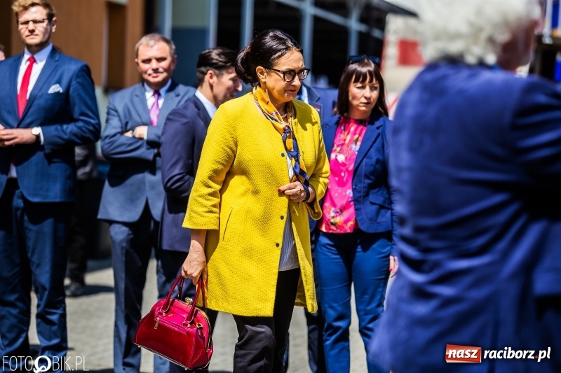 Zdjęcie w galerii na portalu naszraciborz.pl: Stoiska rozstawione, grille rozpalone, scena pełna gwiazd. Ruszyła 19. Eko-Wystawa w Pietrowicach Wielkich wiadomości z regionu