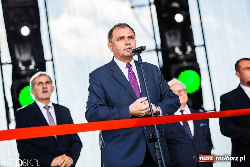 Zdjęcie w galerii na portalu naszraciborz.pl: Stoiska rozstawione, grille rozpalone, scena pełna gwiazd. Ruszyła 19. Eko-Wystawa w Pietrowicach Wielkich wiadomości z regionu