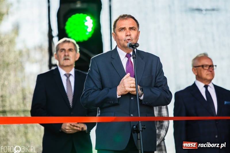 Zdjęcie w galerii na portalu naszraciborz.pl: Stoiska rozstawione, grille rozpalone, scena pełna gwiazd. Ruszyła 19. Eko-Wystawa w Pietrowicach Wielkich wiadomości z regionu