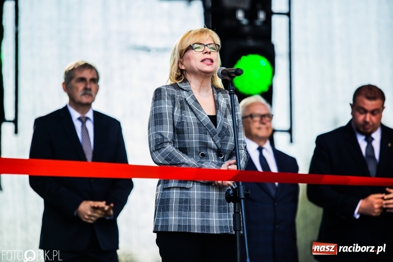 Zdjęcie w galerii na portalu naszraciborz.pl: Stoiska rozstawione, grille rozpalone, scena pełna gwiazd. Ruszyła 19. Eko-Wystawa w Pietrowicach Wielkich wiadomości z regionu