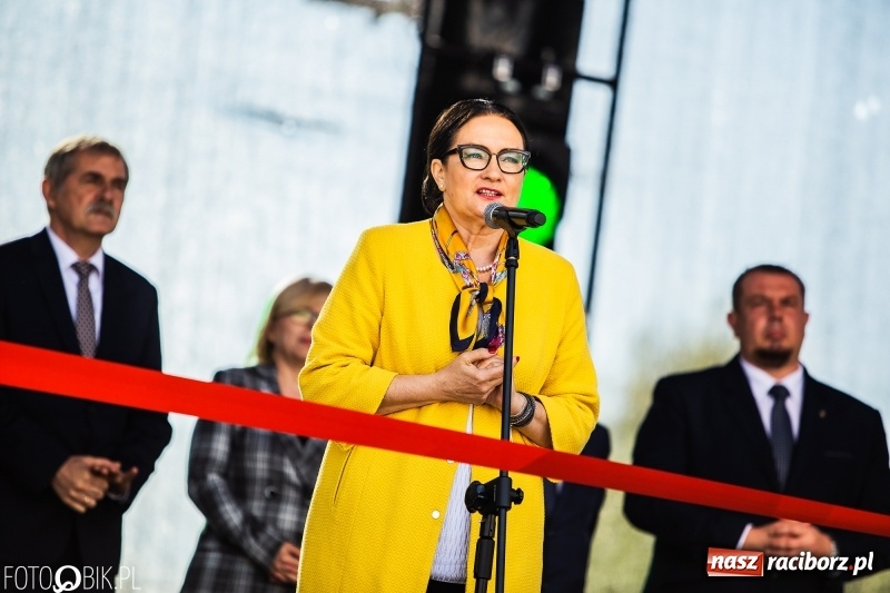 Zdjęcie w galerii na portalu naszraciborz.pl: Stoiska rozstawione, grille rozpalone, scena pełna gwiazd. Ruszyła 19. Eko-Wystawa w Pietrowicach Wielkich wiadomości z regionu