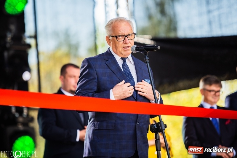 Zdjęcie w galerii na portalu naszraciborz.pl: Stoiska rozstawione, grille rozpalone, scena pełna gwiazd. Ruszyła 19. Eko-Wystawa w Pietrowicach Wielkich wiadomości z regionu