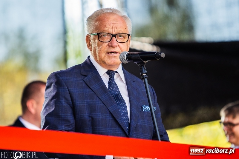 Zdjęcie w galerii na portalu naszraciborz.pl: Stoiska rozstawione, grille rozpalone, scena pełna gwiazd. Ruszyła 19. Eko-Wystawa w Pietrowicach Wielkich wiadomości z regionu