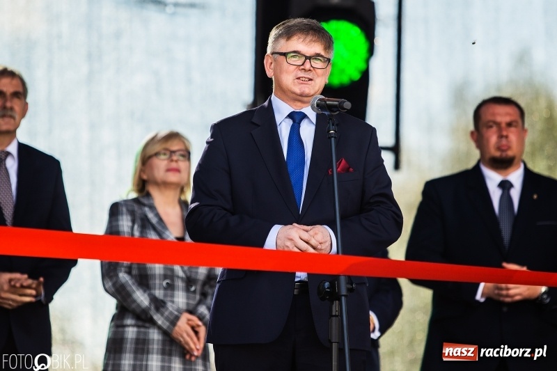 Zdjęcie w galerii na portalu naszraciborz.pl: Stoiska rozstawione, grille rozpalone, scena pełna gwiazd. Ruszyła 19. Eko-Wystawa w Pietrowicach Wielkich wiadomości z regionu