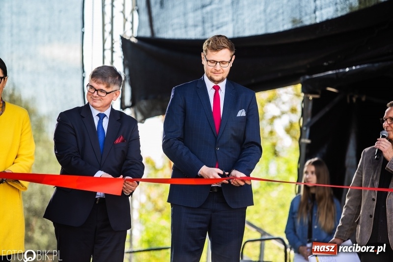 Zdjęcie w galerii na portalu naszraciborz.pl: Stoiska rozstawione, grille rozpalone, scena pełna gwiazd. Ruszyła 19. Eko-Wystawa w Pietrowicach Wielkich wiadomości z regionu
