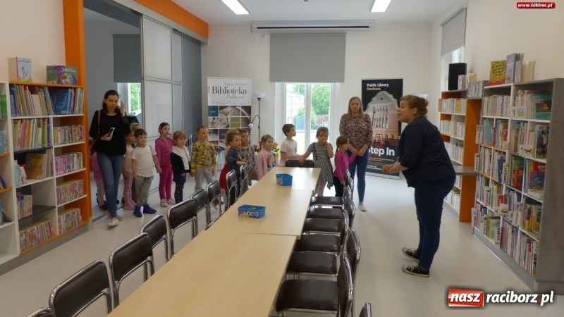 Zdjęcie w galerii na portalu naszraciborz.pl: Dzień otwarty, czyli biblioteka od kuchni  wiadomości z regionu