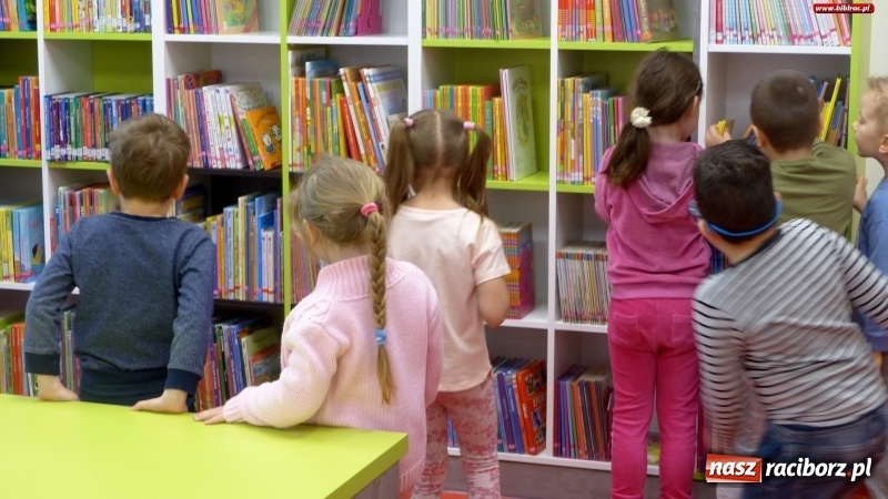 Zdjęcie w galerii na portalu naszraciborz.pl: Dzień otwarty, czyli biblioteka od kuchni  wiadomości z regionu