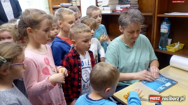 Zdjęcie w galerii na portalu naszraciborz.pl: Dzień otwarty, czyli biblioteka od kuchni  wiadomości z regionu