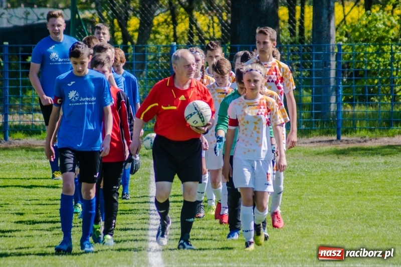 Zdjęcie w galerii na portalu naszraciborz.pl: Szybko zdobyty gol naruszył mury Zameczku. Potem było już z górki [FOTO] wiadomości z regionu