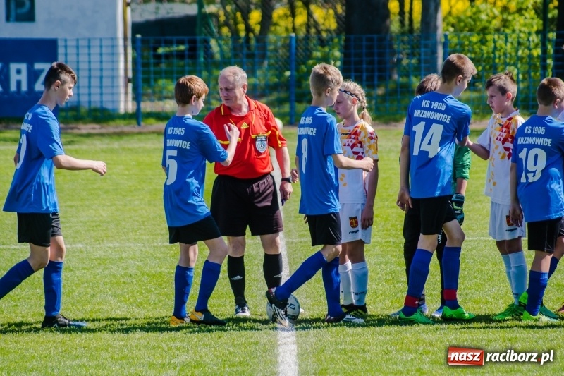 Zdjęcie w galerii na portalu naszraciborz.pl: Szybko zdobyty gol naruszył mury Zameczku. Potem było już z górki [FOTO] wiadomości z regionu