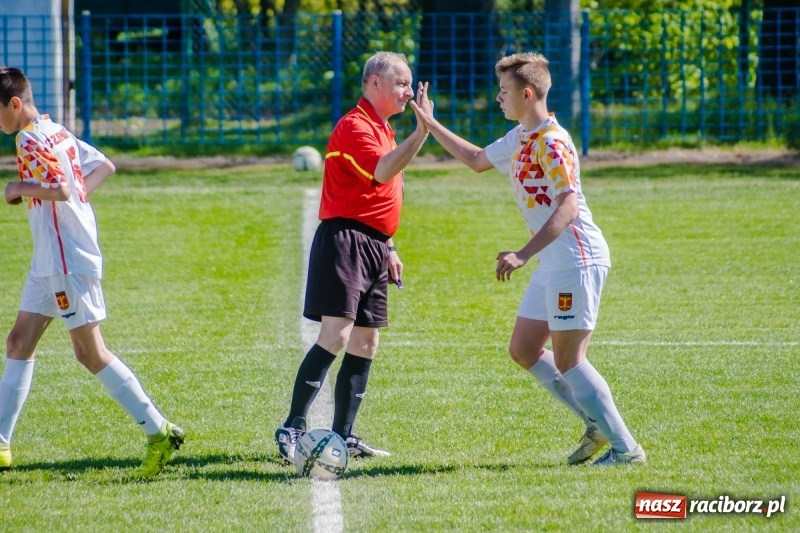 Zdjęcie w galerii na portalu naszraciborz.pl: Szybko zdobyty gol naruszył mury Zameczku. Potem było już z górki [FOTO] wiadomości z regionu