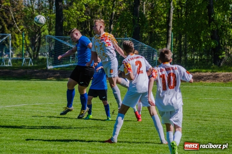 Zdjęcie w galerii na portalu naszraciborz.pl: Szybko zdobyty gol naruszył mury Zameczku. Potem było już z górki [FOTO] wiadomości z regionu