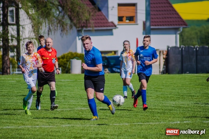 Zdjęcie w galerii na portalu naszraciborz.pl: Szybko zdobyty gol naruszył mury Zameczku. Potem było już z górki [FOTO] wiadomości z regionu