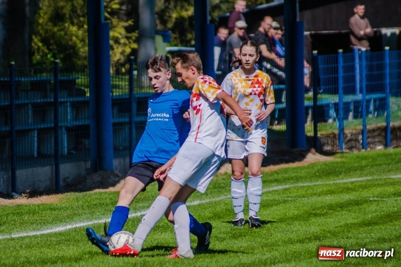 Zdjęcie w galerii na portalu naszraciborz.pl: Szybko zdobyty gol naruszył mury Zameczku. Potem było już z górki [FOTO] wiadomości z regionu